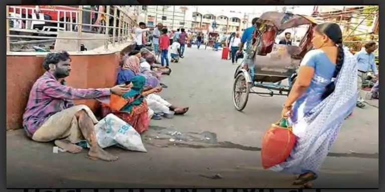 एक मंदिर के बाहर दो भिखारी बैठे हुए थे, एक भिखारी भगवान को याद करते हुए बोला हे भगवान तूने राजा को तो सब कुछ दिया है मुझे……