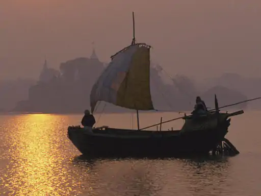 सीख; लालची सेठ ने मछुआरे को आवाज लगाई और कहा भाई, मेरी नाव डूब रही है, मुझे तैरना भी नहीं आता, अगर तुम मुझे बचा लो तो मैं तु्म्हें मेरी सारी संपत्ति दे दूंगा, मछुआरे ने सेठ की जान बचा ली और…….