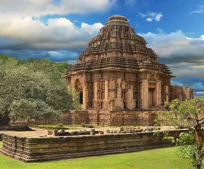 आप कितना जानते हैं कोणार्क के सूर्य मंदिर के बारे में, किसने कराया था इसका निर्माण, जानिए