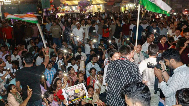 झारखंड में आखिर छात्र क्यों बैठे हैं अनिश्चितकालीन भूख हड़ताल पर? अभिजीत दीपके ने दिया साथ, अब सरकार से रखीं ये बड़ी मांगें