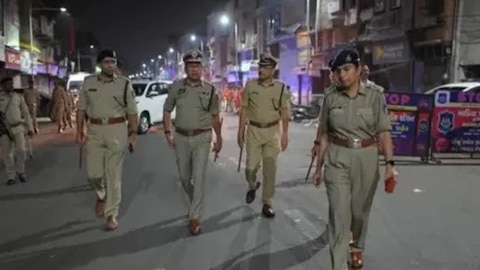 ATM में चोरी करने निकले थे या मशीन को ही बना लिया था कमाई का जरिया? गुजरात क्राइम ब्रांच ने दबोचे आरोपी, अब खुलेगा चोरी का पूरा खेल!