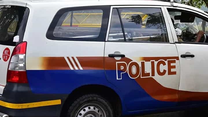 शरीर पर ग्रीस, चेहरे पर नीला कपड़ा और वो भी बिना कपड़ों के! ‘मंकी चोर’ की अजीब एंट्री, महिला जागी तो छत से भागा