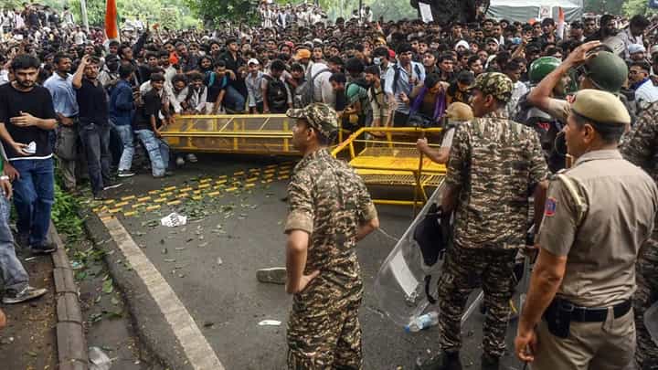 दिल्ली में 5 मौतों की फर्जी खबर उड़ाई, पाकिस्तान से चल रहे अकाउंट्स पर पुलिस का शिकंजा! 500 पोस्ट गायब, 4 FIR दर्ज